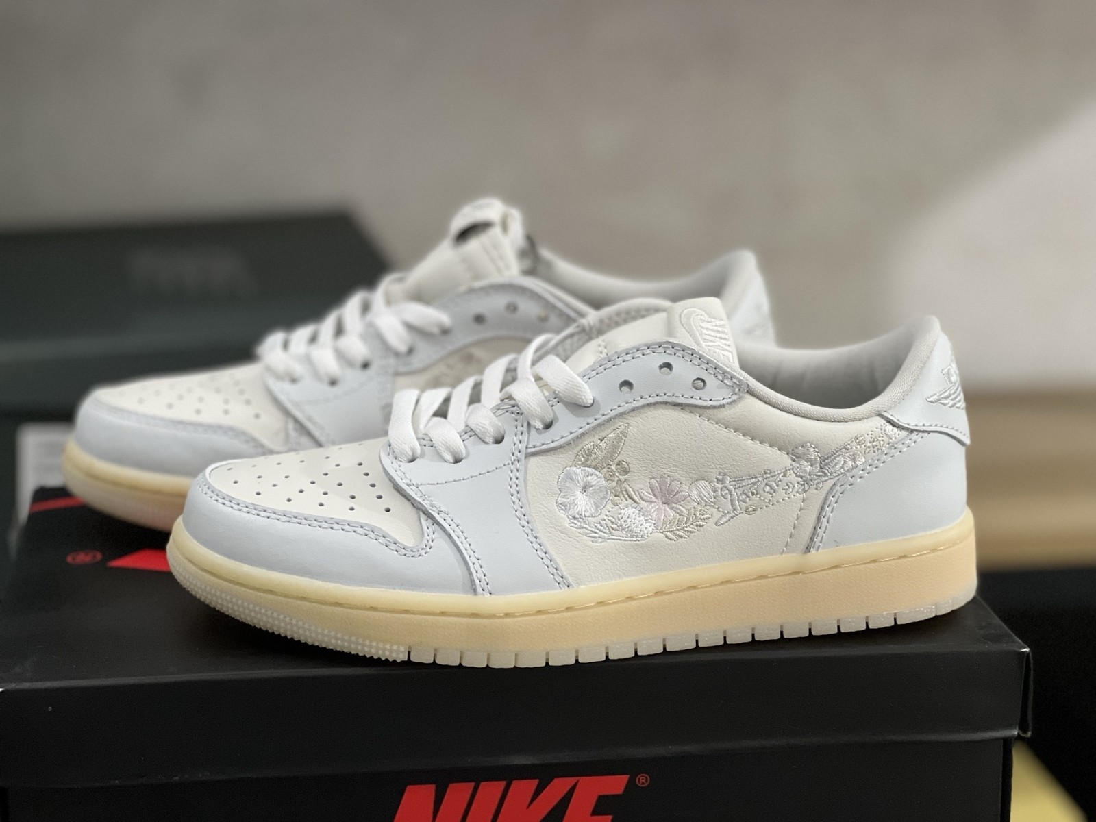 IF4391-100 AJ 1 Retro Low OG Rabbit Floral Swoosh Men's Shoe Sizes 4-12