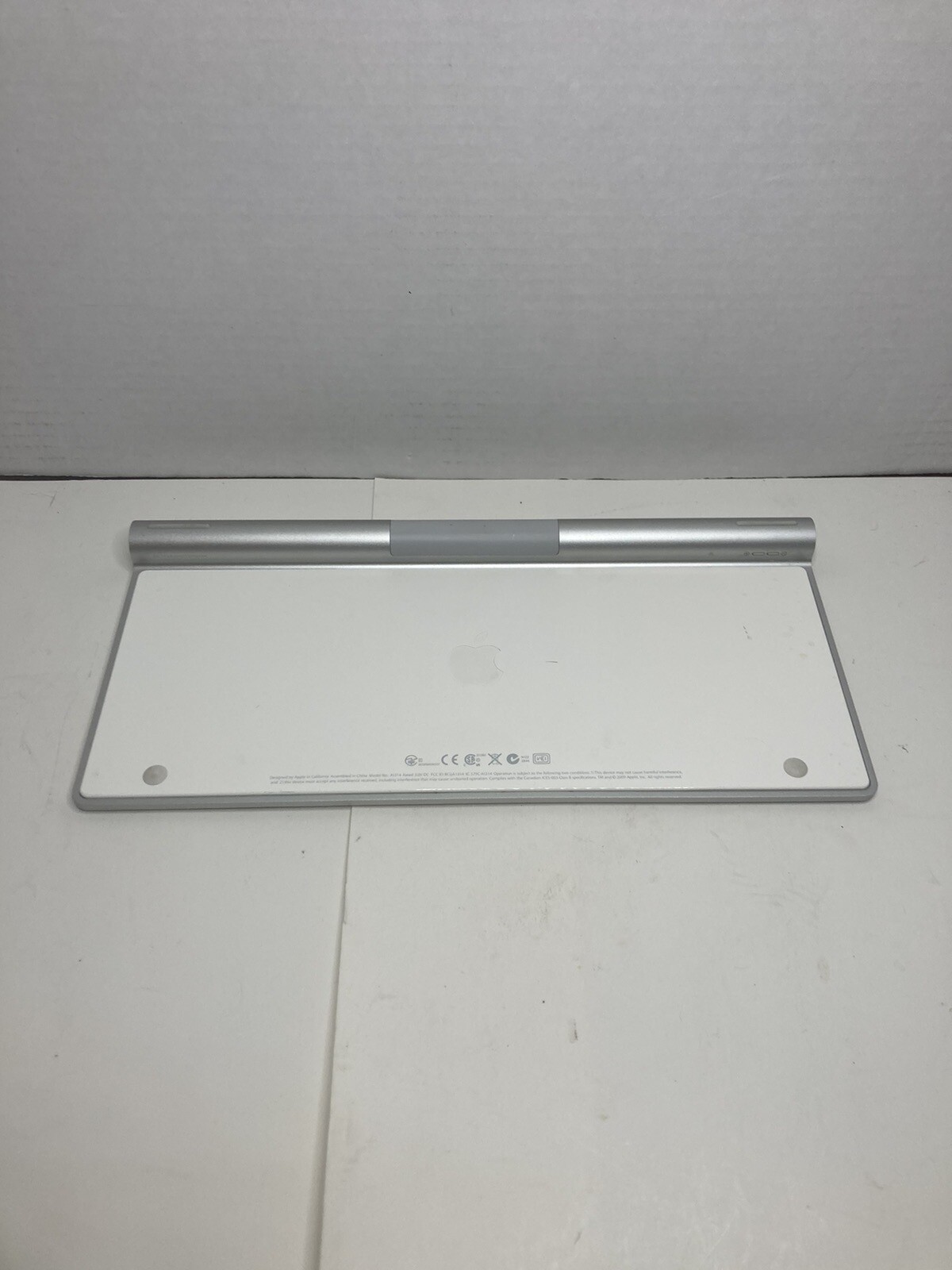 Apple Wireless Keyboard Bluetooth A1314 Battery Powered Good Condition