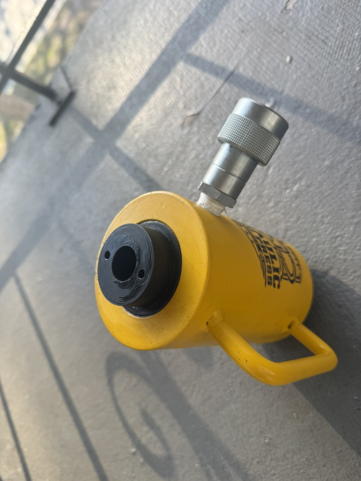 Truck bushing extractor