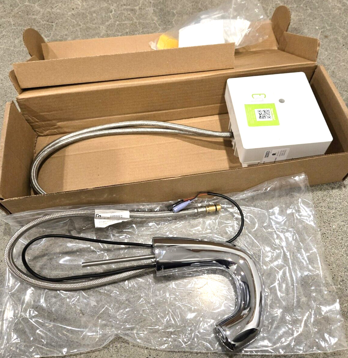 *NEW* Chicago Faucets Touch-Free Sink Faucet EQ-A11A-13ABCP Chrome, Deck Mount
