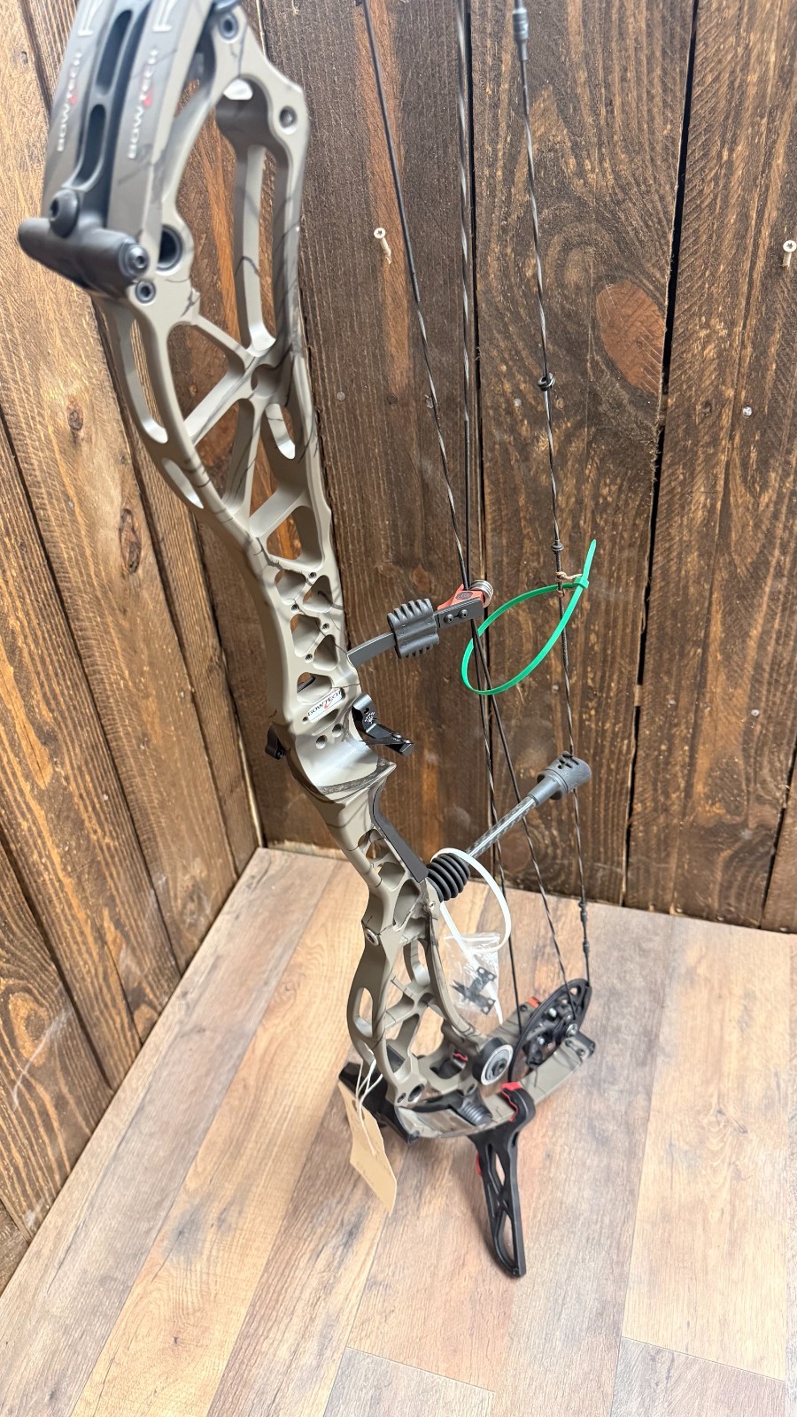 *PACKAGE* - Bowtech Reckoning 35 Gen 1 - 60# - MO Camo - RH