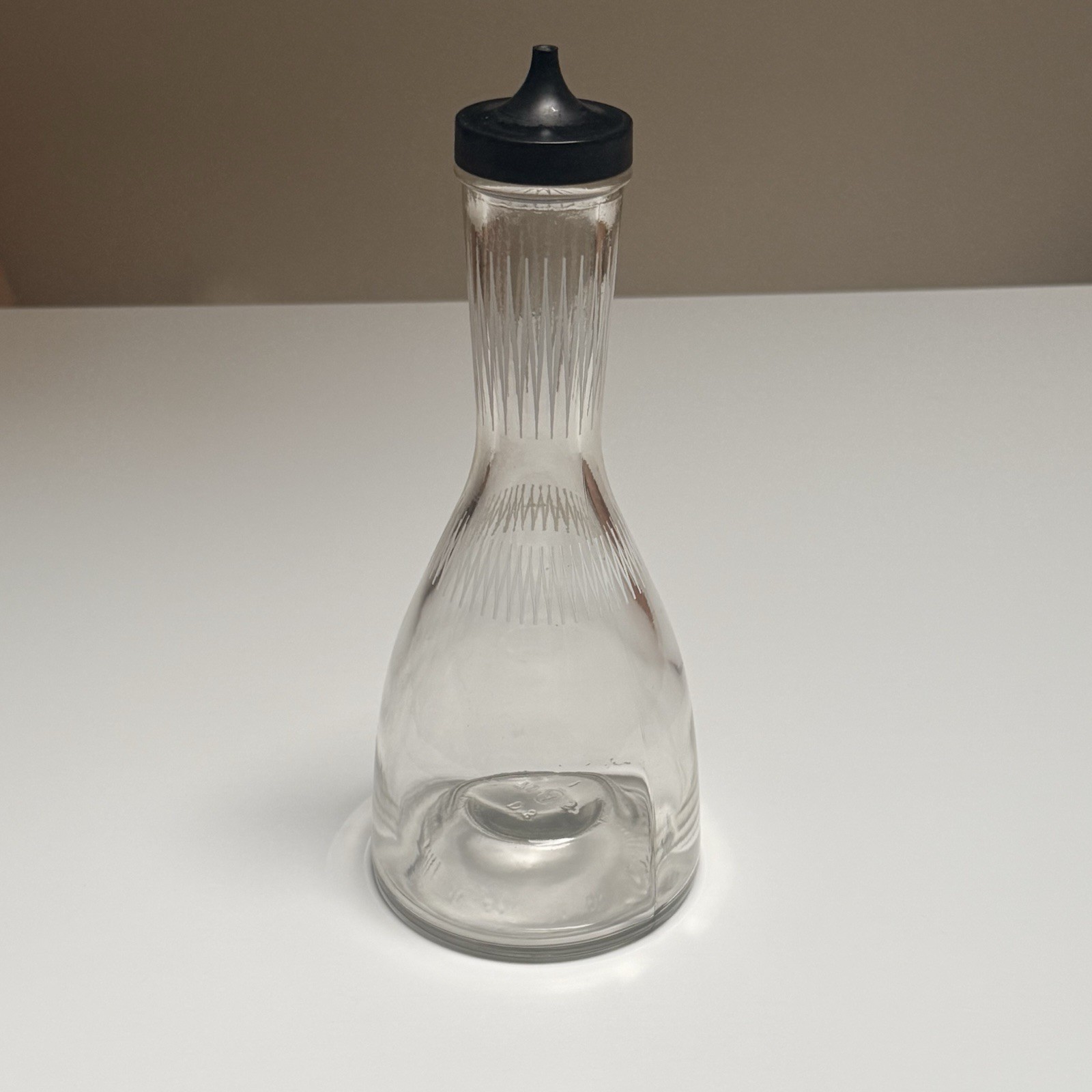 Vintage Kentucky Tavern Straight Bourbon Whiskey 4/5 Quart Bottle Excise Stamp