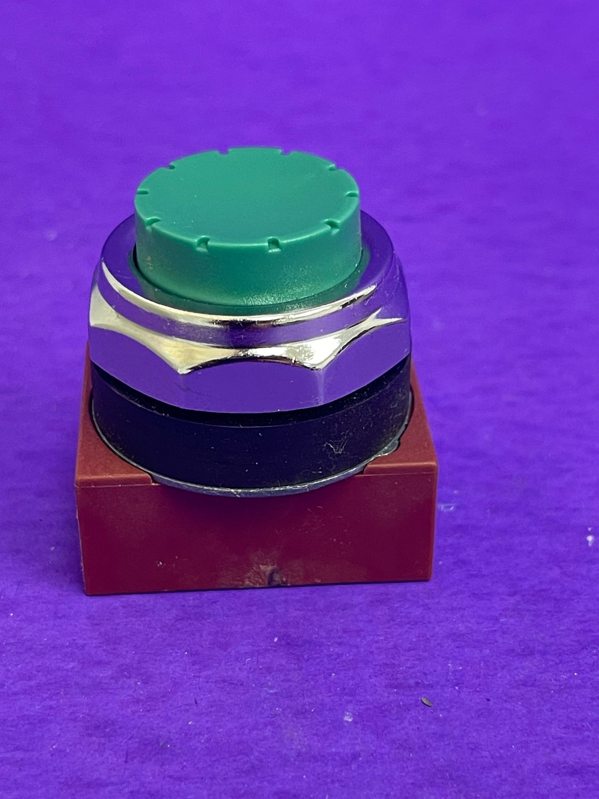 New Siemens 3SB03-PEG 30mm Green Extended Momentary Pushbutton
