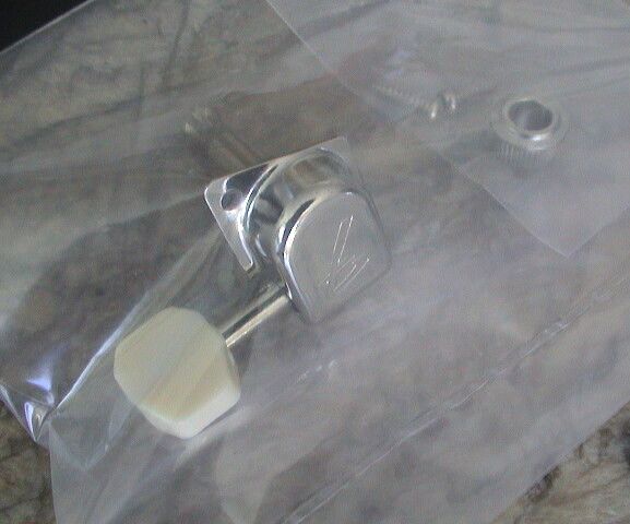 FENDER MUSTANG 70'S REISSUE TUNING MACHINE 001-3189-049 MADE IN SOUTH KOREA