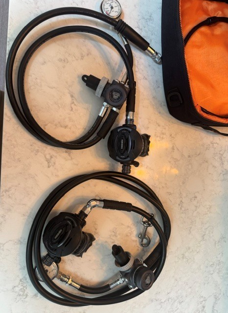 Apeks Tungsten XTX200 dual regulators for sidemount diving