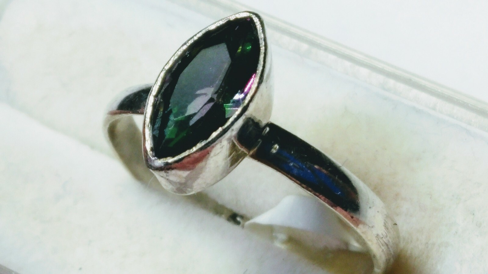 LUSCIOUS SPARKLING MYSTIC STONE IN STERLING SILVER.925 RING SIZE 7.5-7.75!
