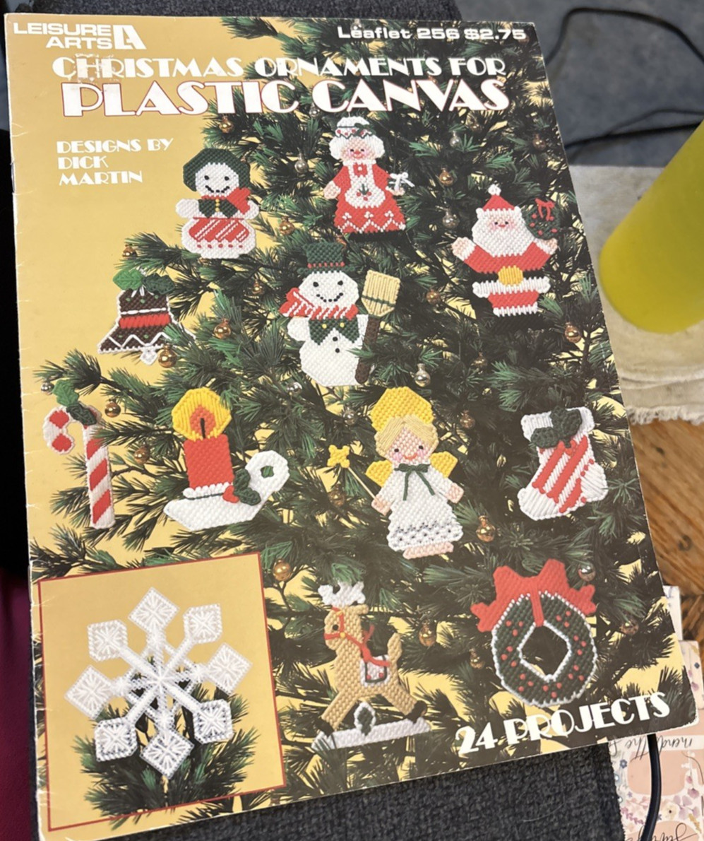 Vtg Rare Leisure Arts CHRISTMAS ORNAMENTS FOR PLASTIC CANVAS '83 + canvas