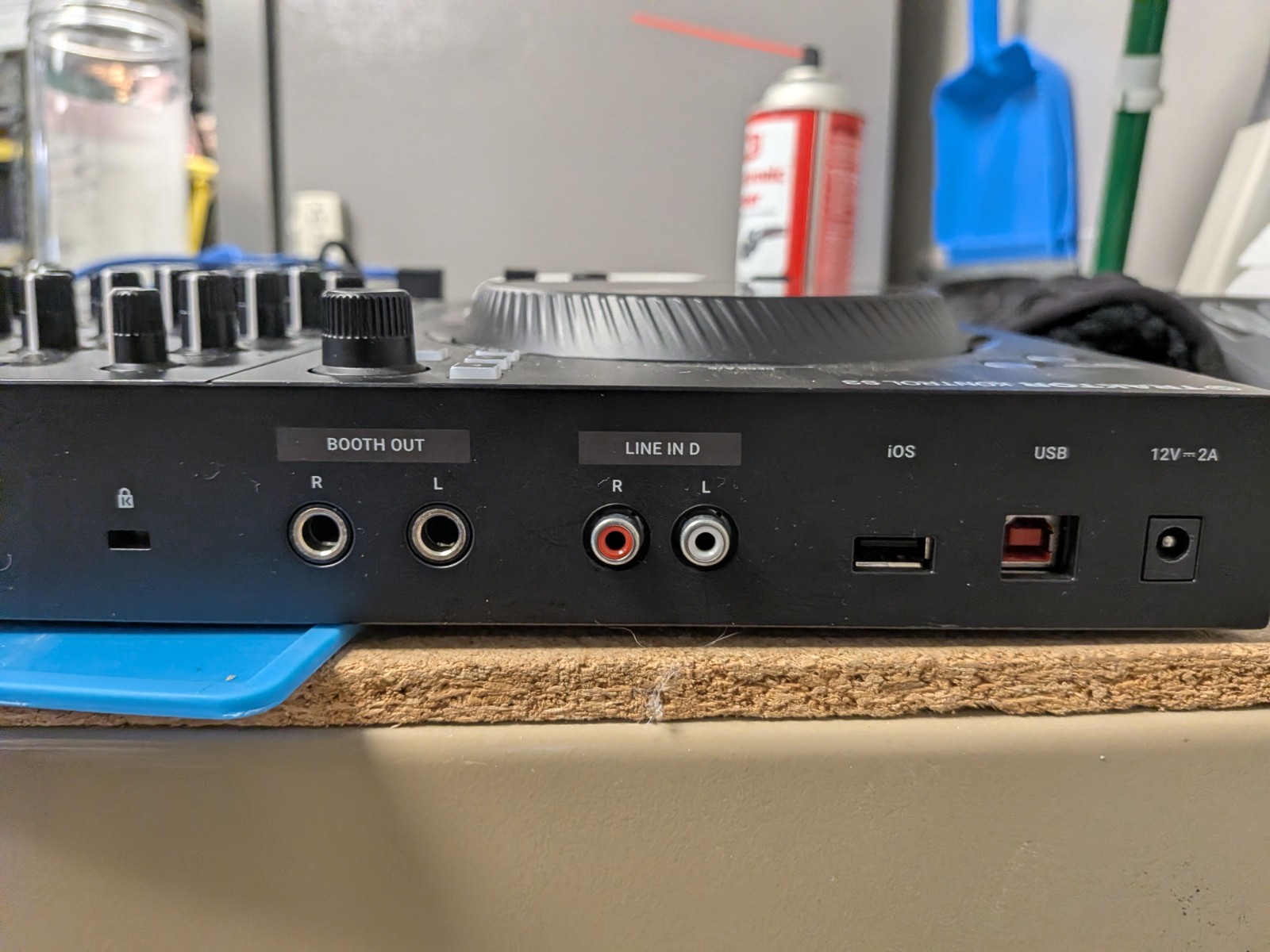 Native Instruments Traktor Kontrol S3 4-Channel DJ Controller
