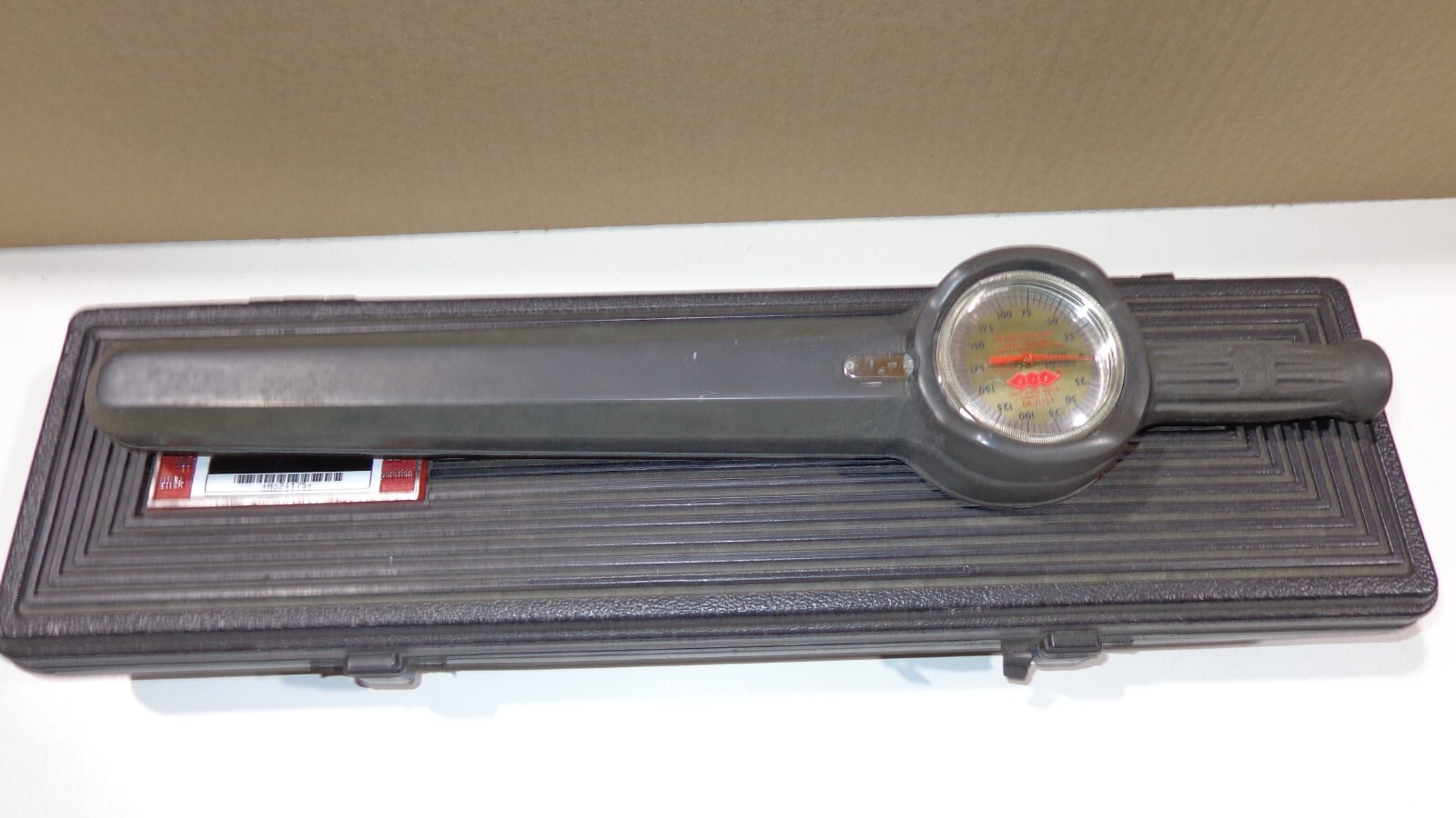 UTICA Dial Torque Wrench Model DA3175F 1/2" Drive 175 Foot Pounds, With Case