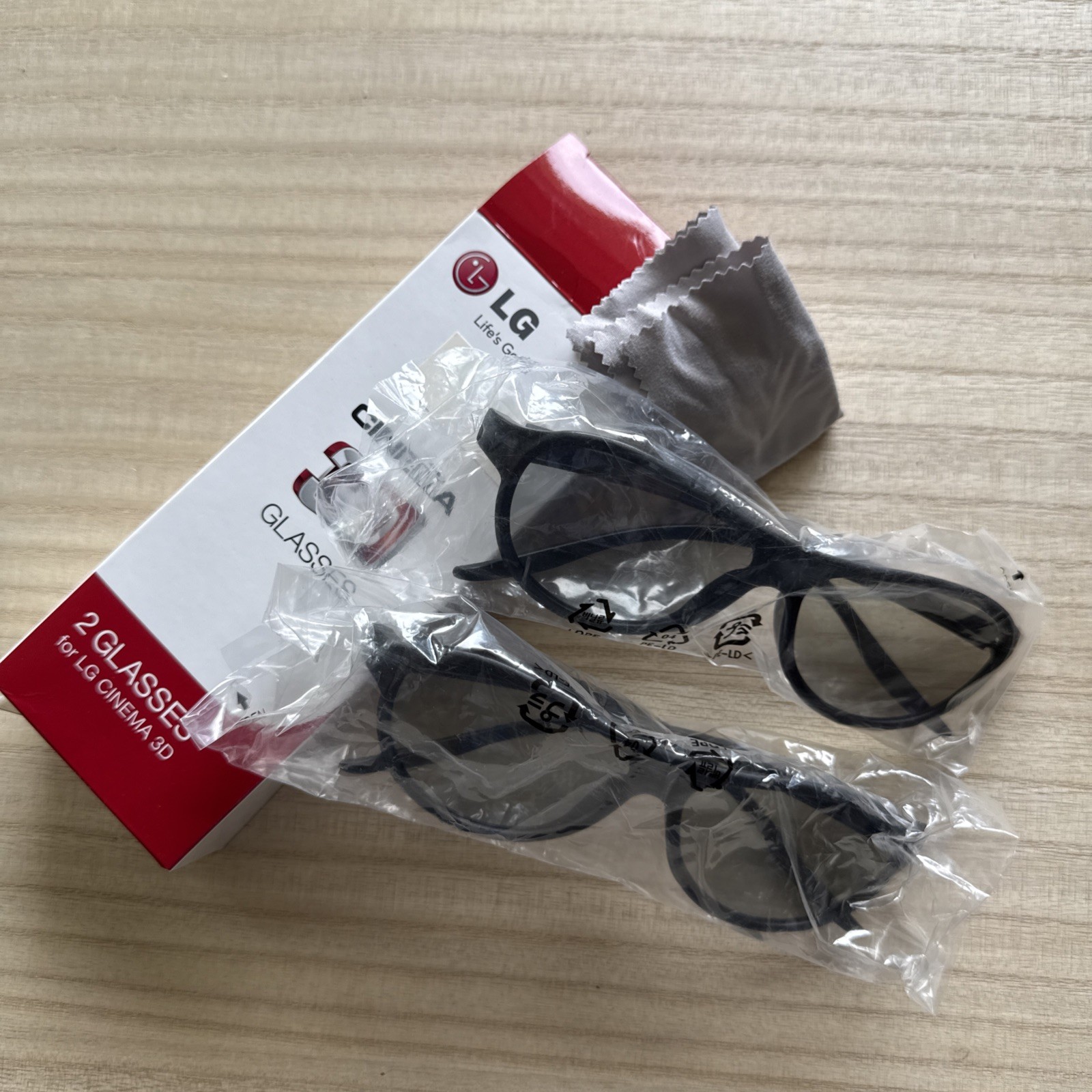 LG AG-F310 Cinema 3D Glasses - Black authentic , great for home theatre!! fast