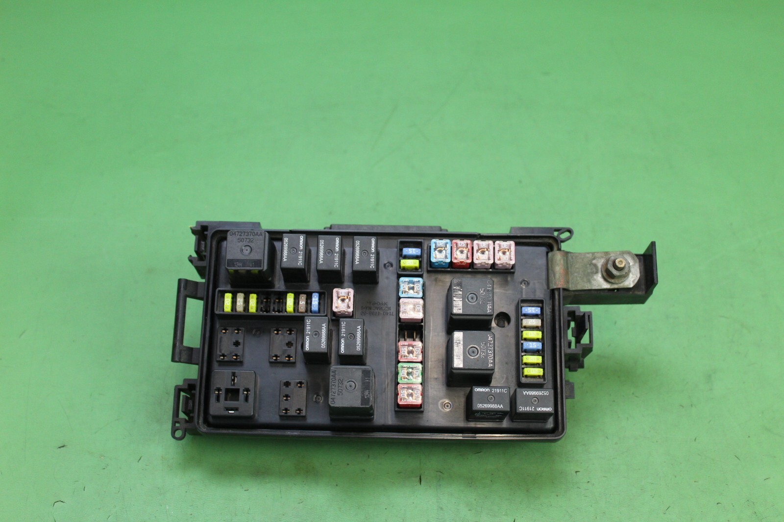 2005 CHRYSLER DODGE TOTALLY INTEGRATED POWER CONTROL FUSE BOX 05087166AI OEM