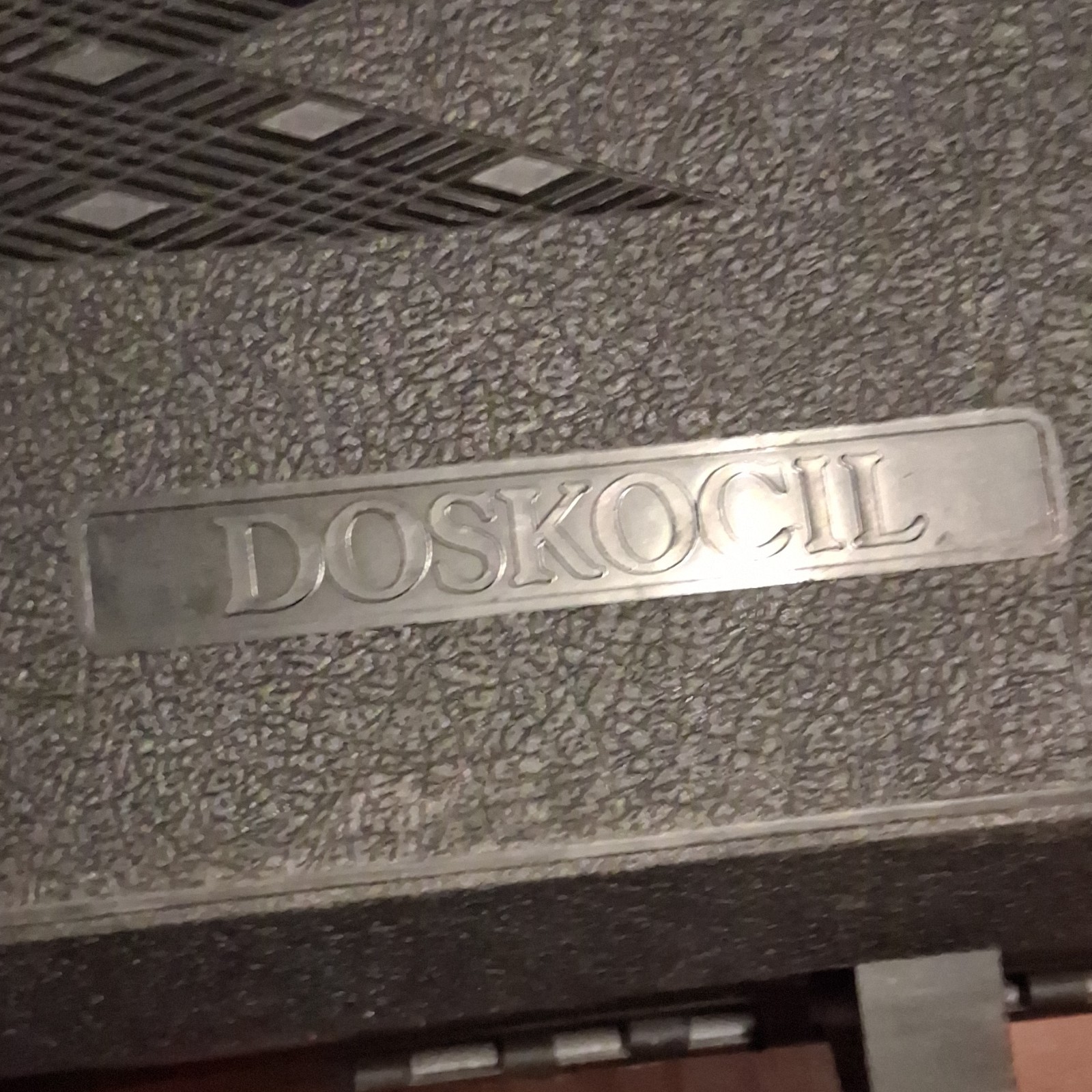Vintage Doskocil Hard Shell Gun Case Egg Crate Foam
