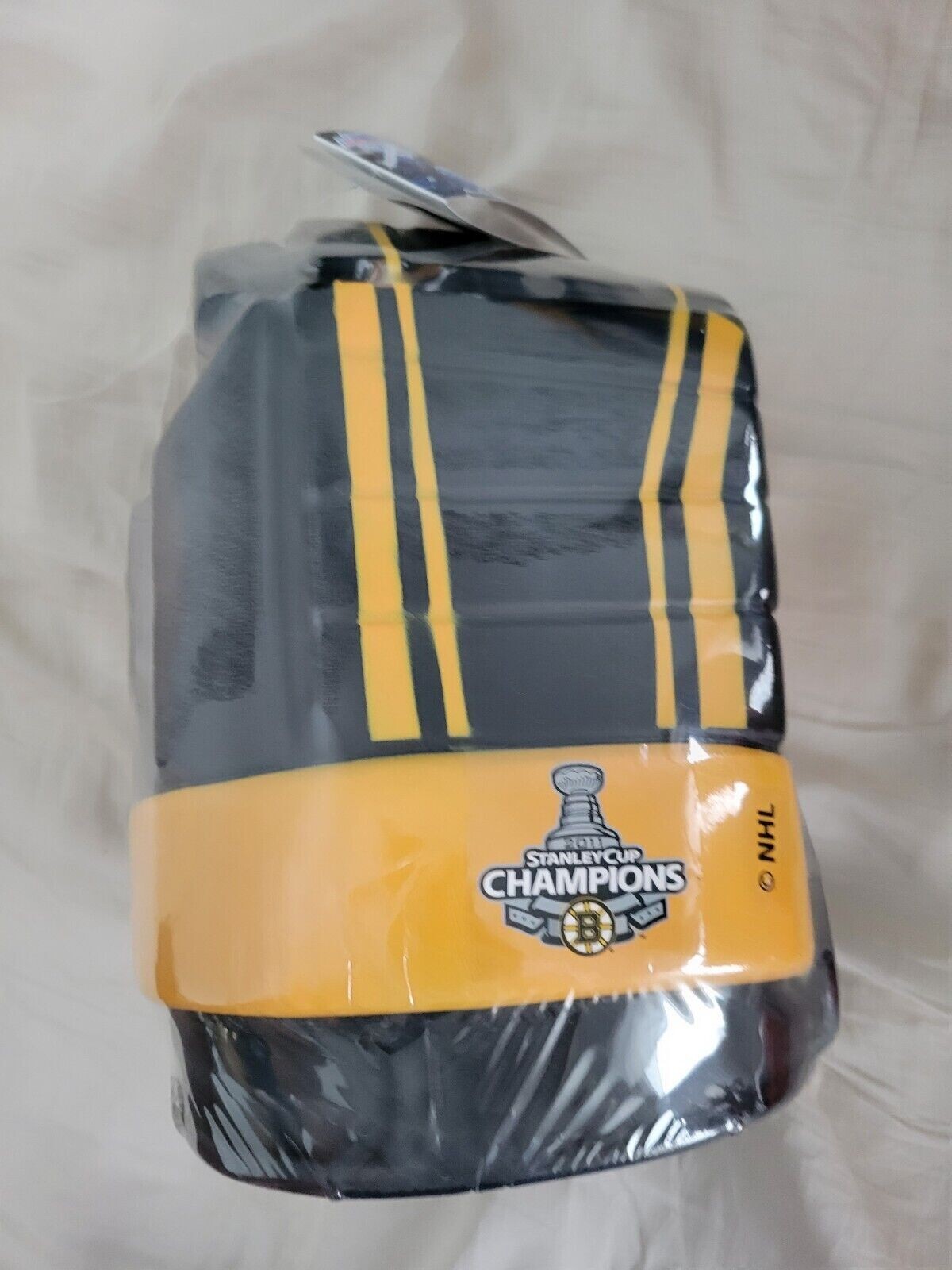 NHL Game On Hockey Glove Jumbo Drinking BEER Boston Bruins (SC) Koozie Fist