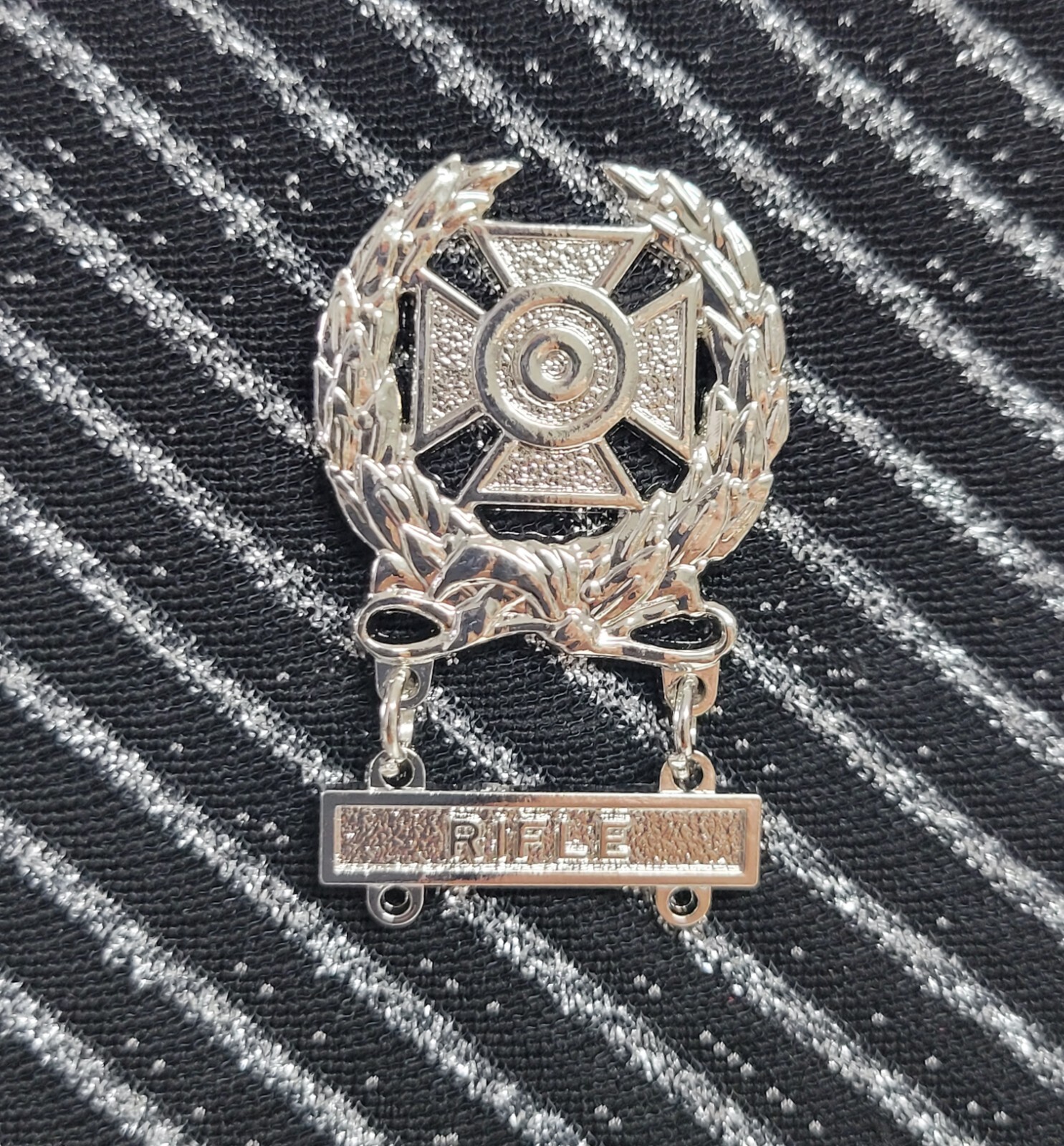 US ARMY Expert Shooting Silver Badge Wreath Rifle MARKSMAN Qualification Q Bar