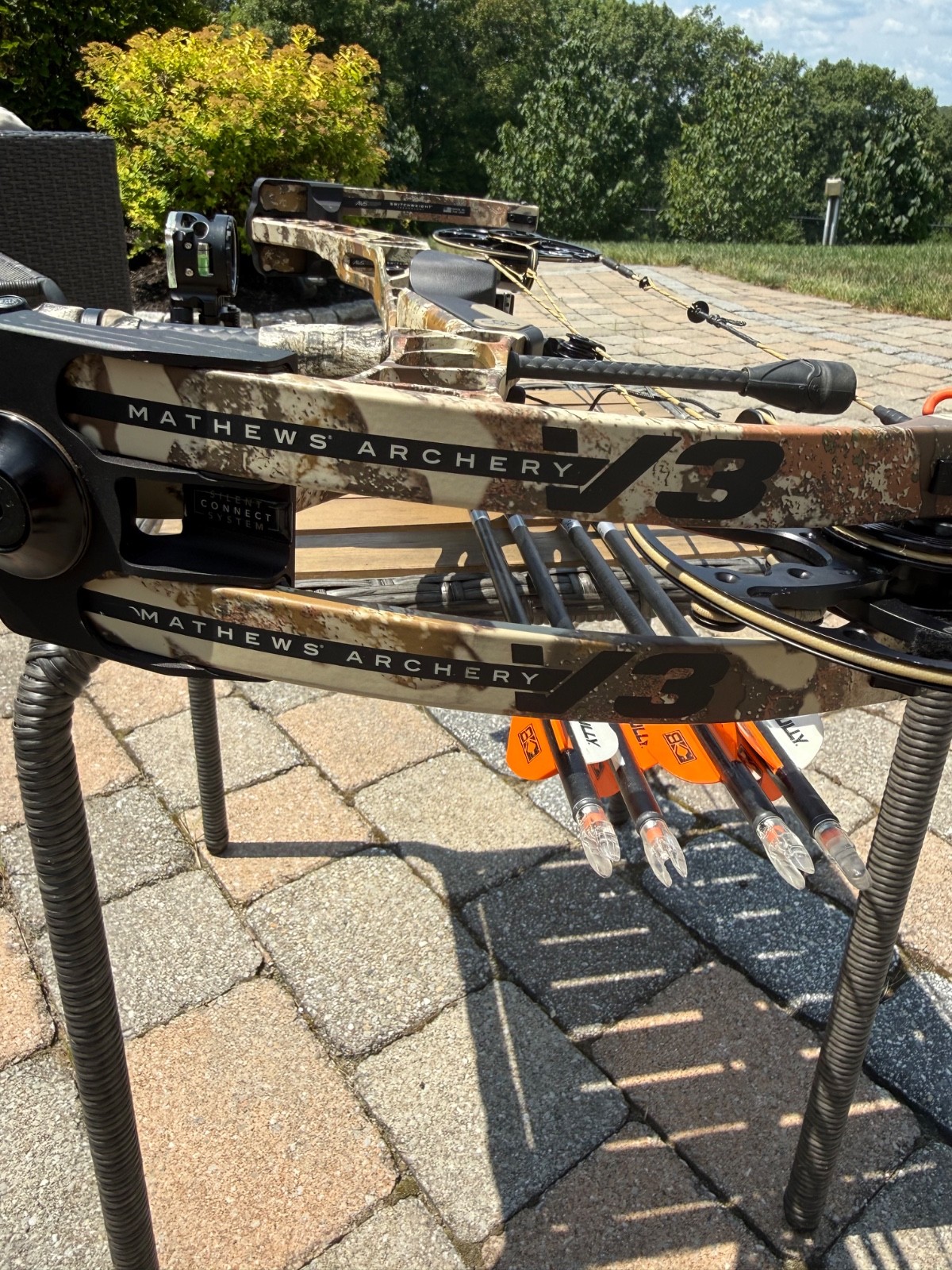 Mathews v3 27 compound bow