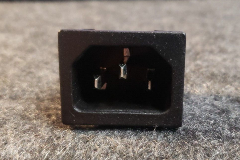 11pcs SS-120 PANEL MOUNT AC SOCKET POWER PLUG MALE RECEPTACLE NEW  (OSSD)