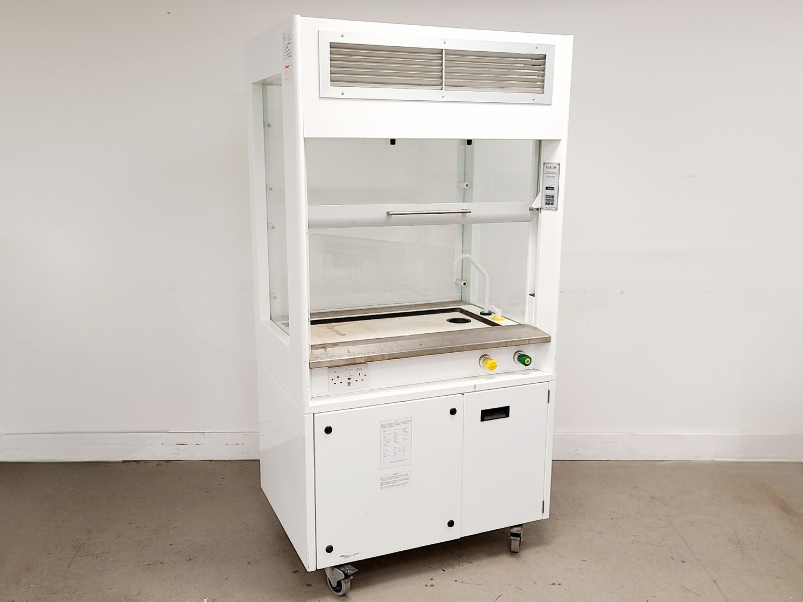 Total Containment Solutions TCS 1000MR Fume Cabinet