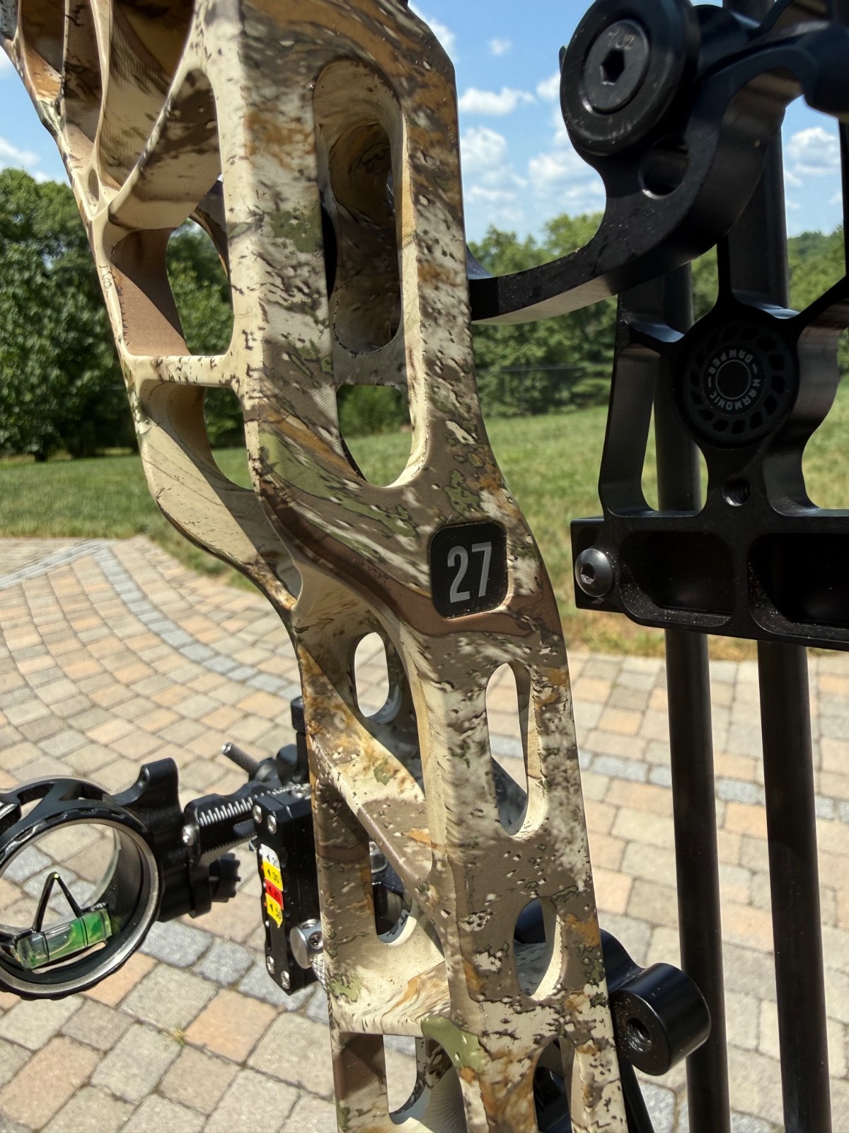 Mathews v3 27 compound bow