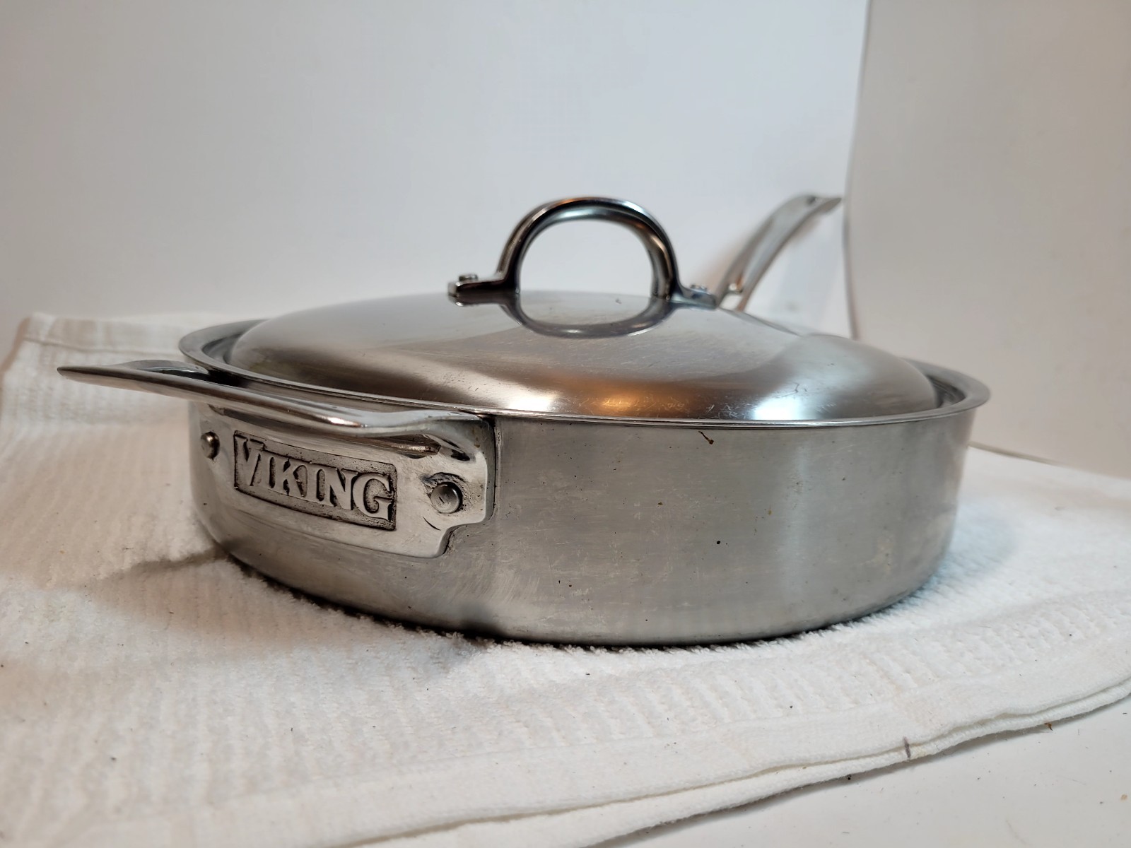 Viking 5.25 qt 3-Ply Stainless Sauté Pan with Metal Lid  11 Inch