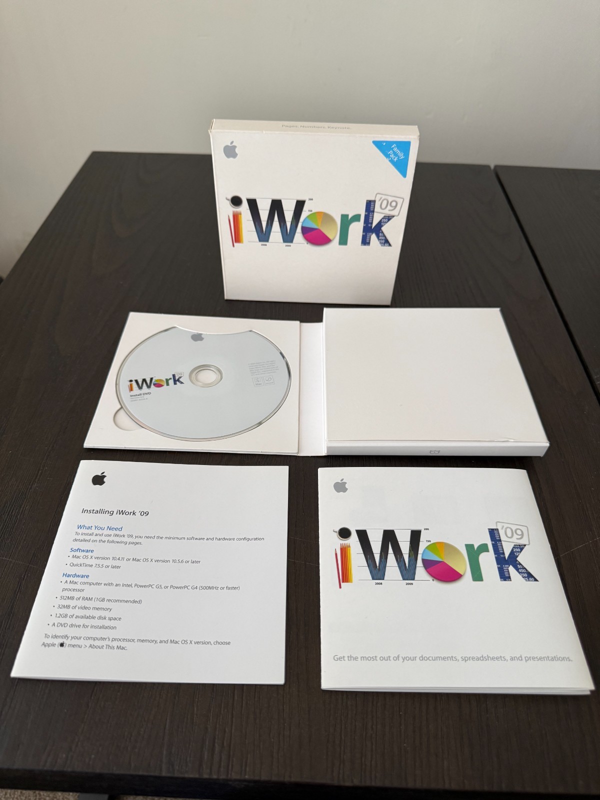 Apple iWork 09 Family Pack install DVD with original packaging and pamphlets