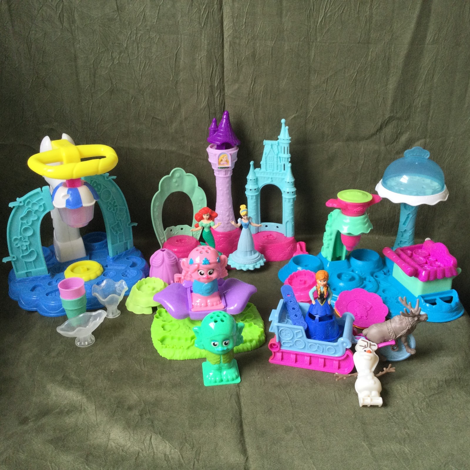 Large play doh/Hasbro lot! 5 playsets & 30+ tools, Disney/Trolls/Treatmakers