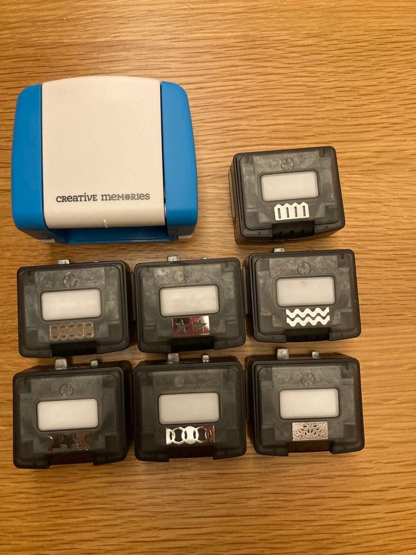 Creative Memories Border Maker Set contents: 1 main unit, 6 cartridges