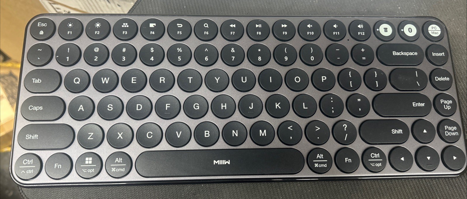 MWXKT0 Dual-Mode Wireless Bluetooth Keyboard Air 85