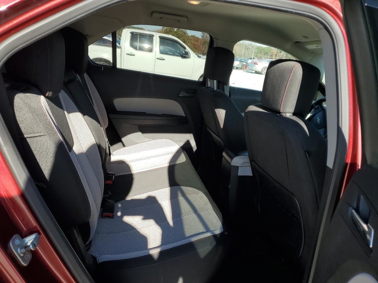 EQUINOX 2010 Glove Box 4890937
