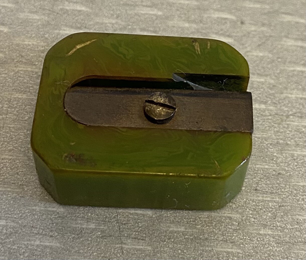 Vintage Cutwell Bavaria Green Marbled Old Plastic Pocket Pencil Sharpener 1"