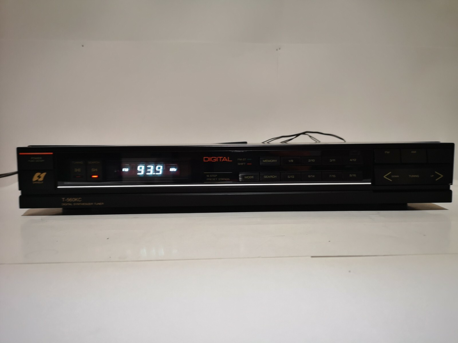 Sansui T-560KC AM FM Synthesizer Tuner