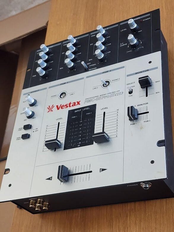 Vestax Pmc-05 Pro III 3 Professional 2 Channel DJ Scratch Battle Mixer Pmc05