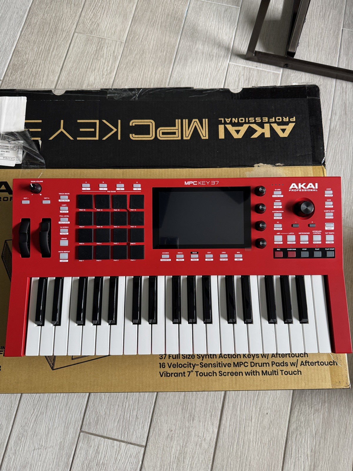 Akai Professional MPC Key 37 Standalone Sampling Workstation Near Mint