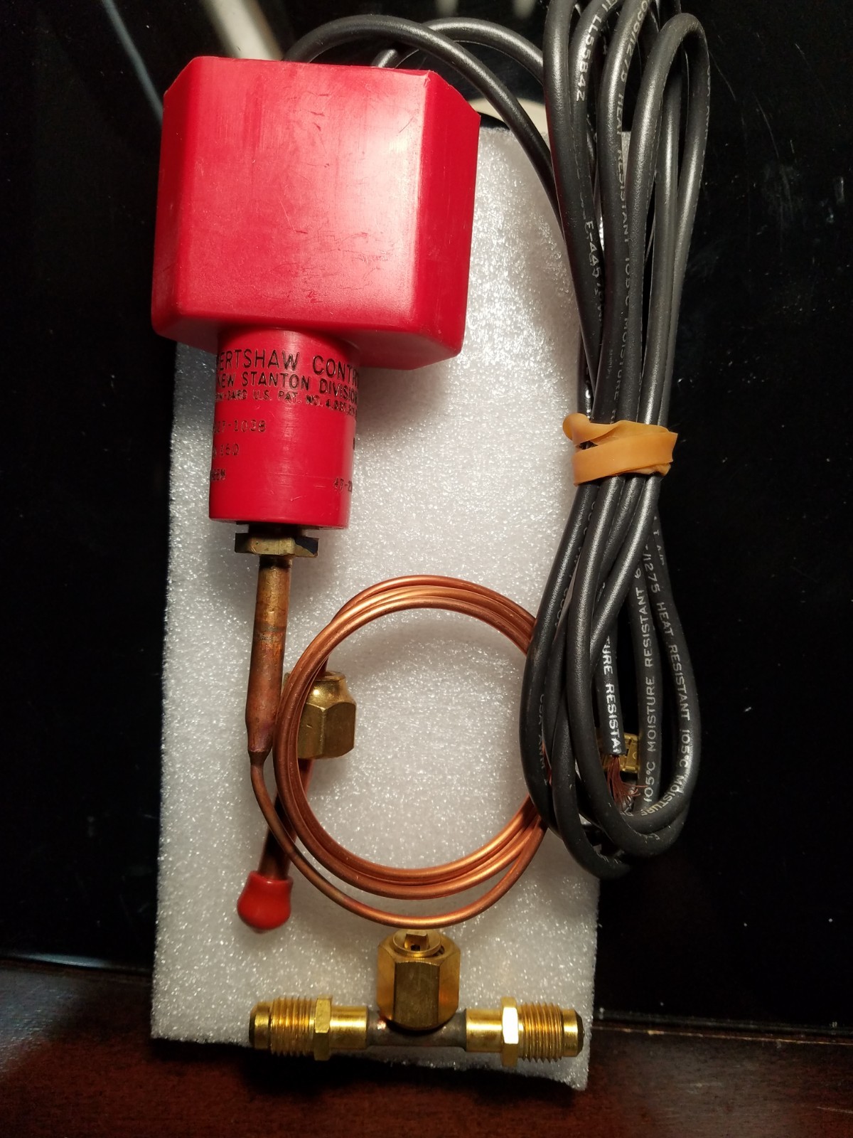 RXRT-C54 ​Low Ambient Control contains Qty2 Robertshaw Controls MG27-1038