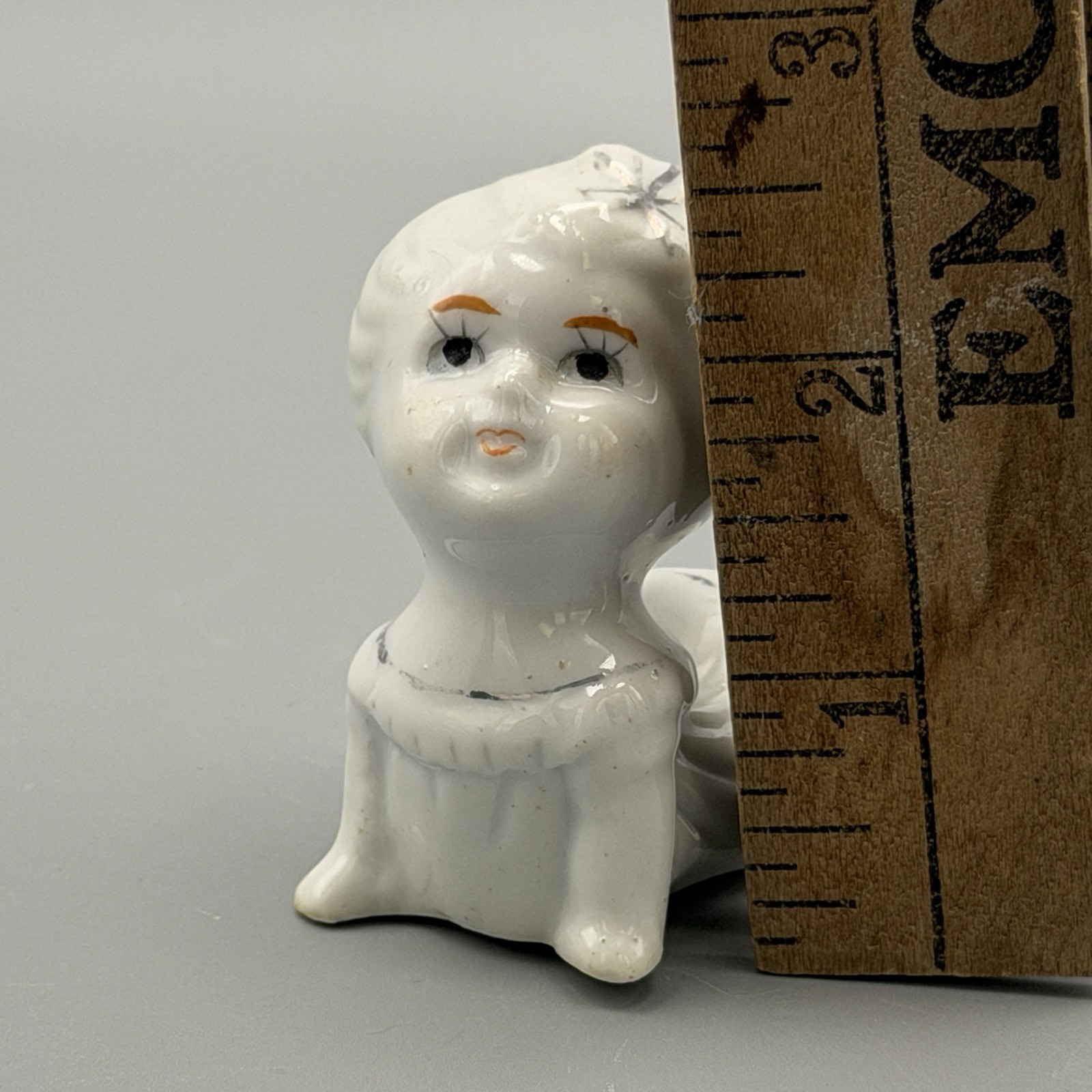 Vintage little Baby Crawling Figurine Gold gilt trim lining Cute 1950’s 2”