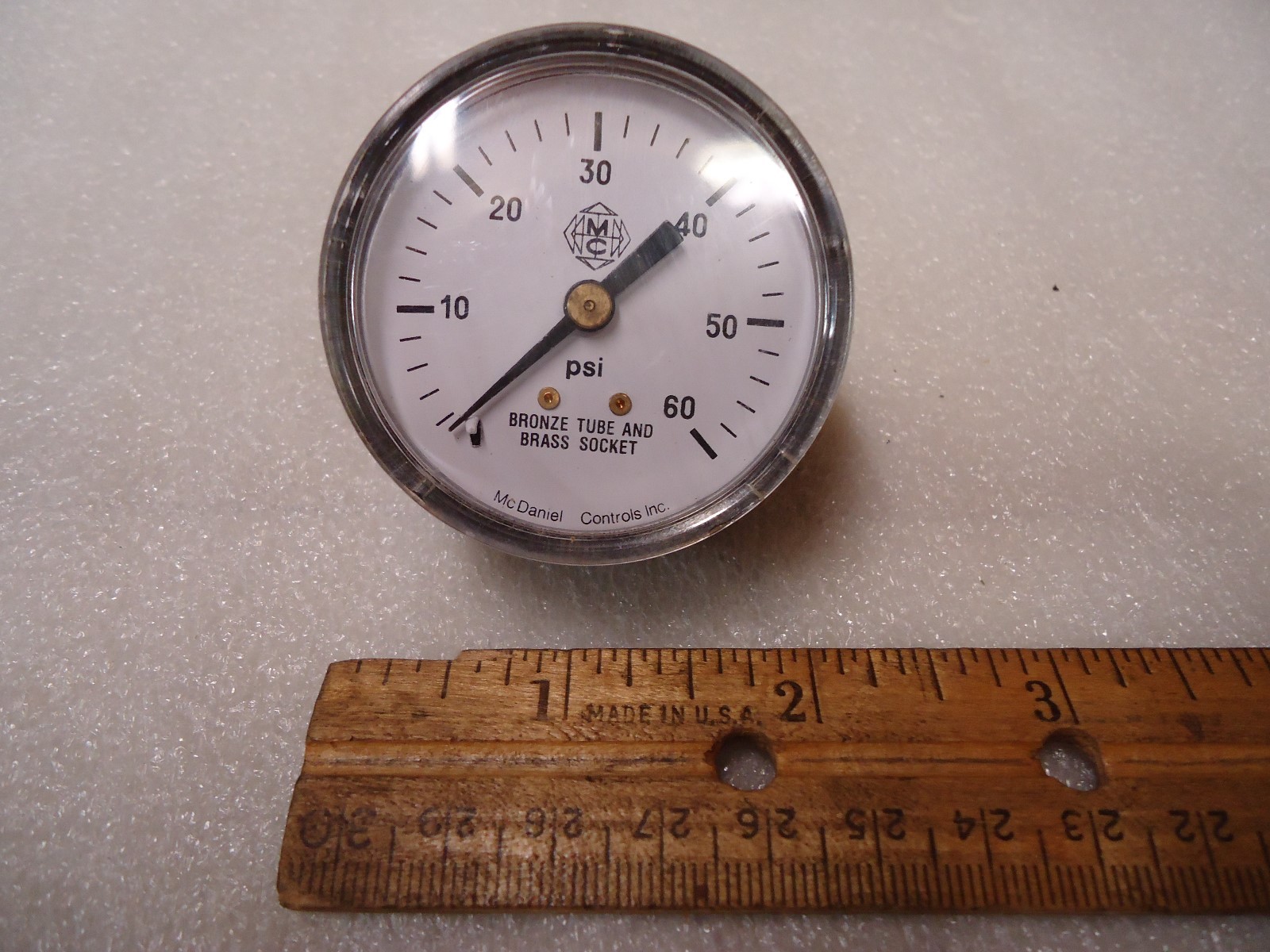 McDaniel Controls Inc. Bronze Tube and Brass Socket Gauge 0-60 PSI 1/4" NPT