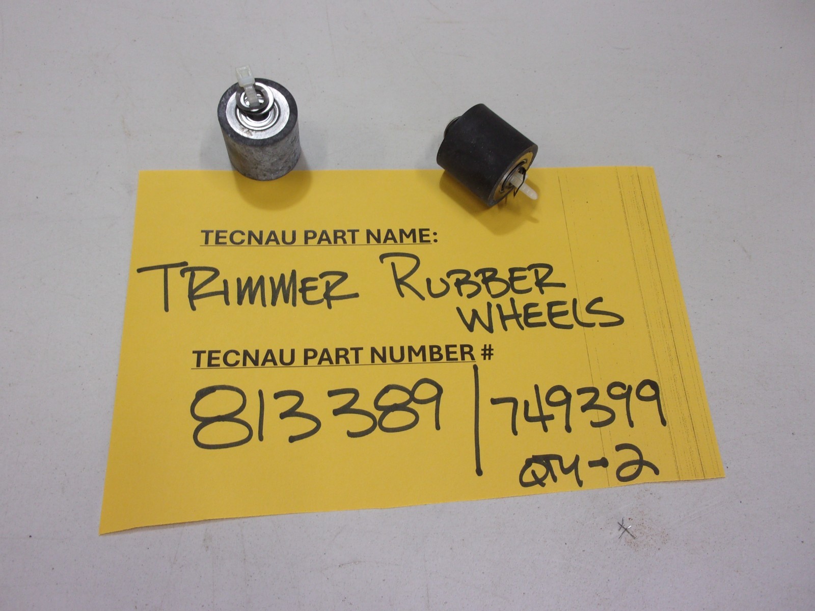 2 TECNAU CUTTER TRIMMER RUBBER ROLLERS  # 813389 ( OLD# 749399 ) ..