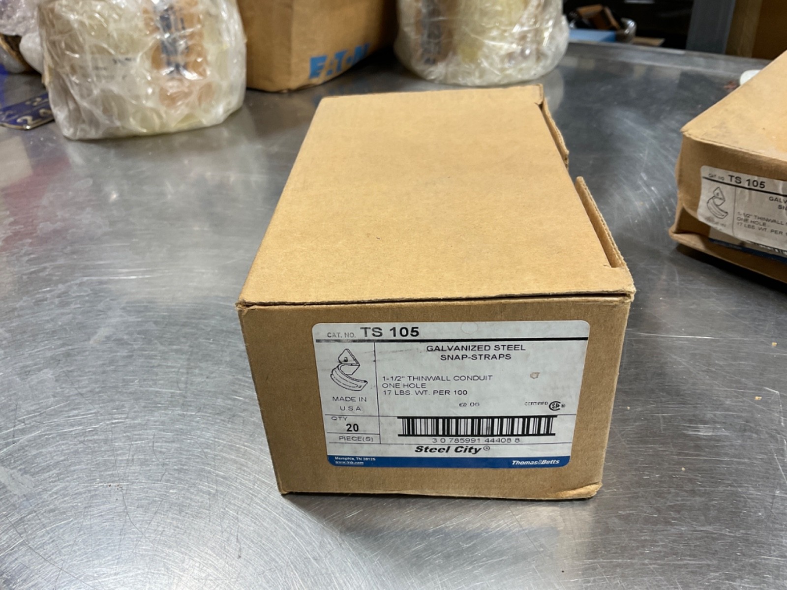 BOX of 20 Thomas & Betts TS 105 Snap Straps 1-1/2” 1-Hole NEW