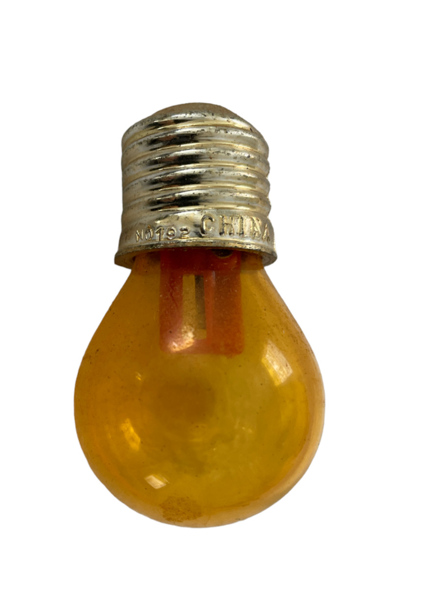 Vintage YELLOW  LIGHT BULB Novelty Pencil Sharpener MADE IN CHINA PLASTIC