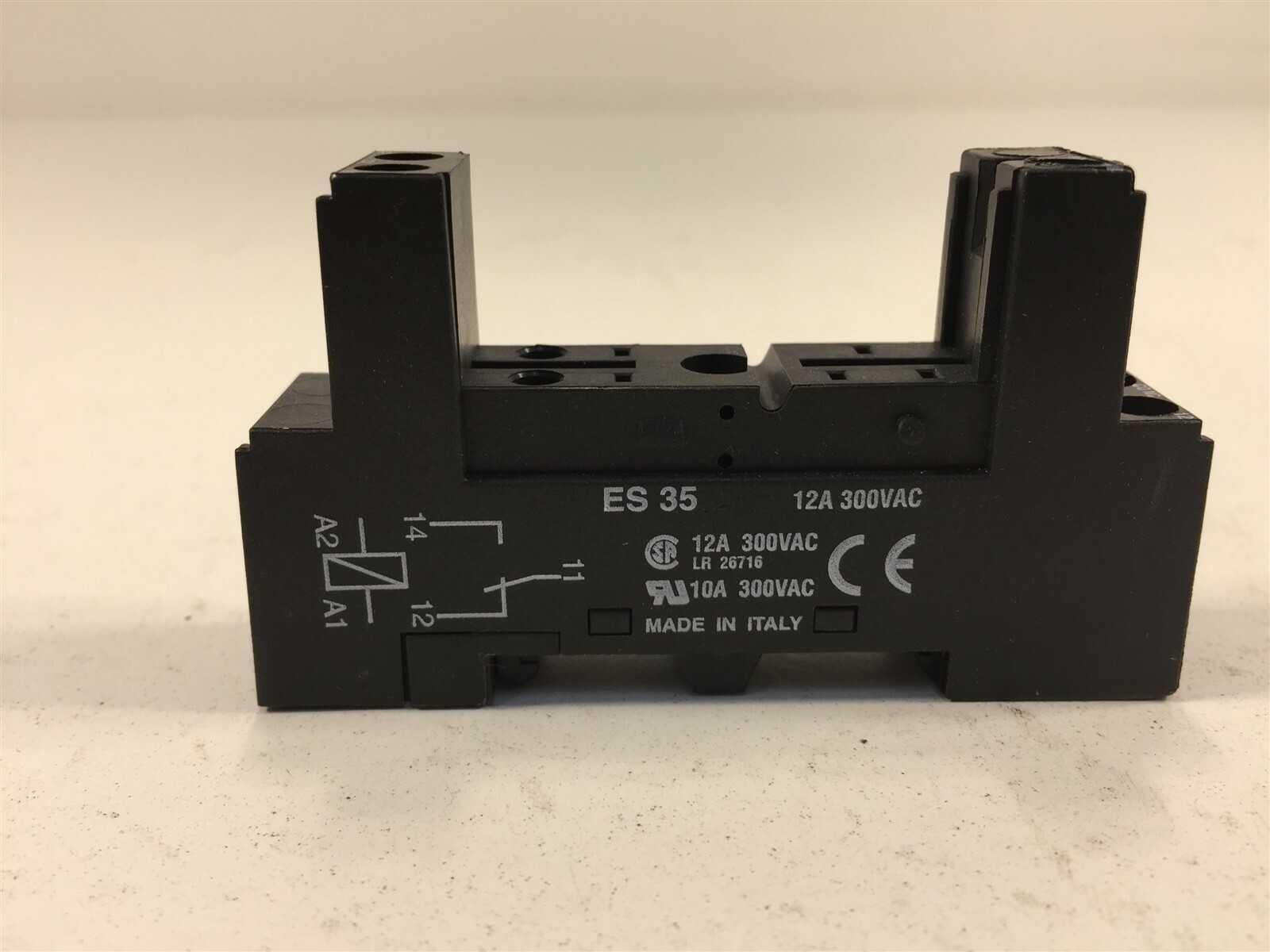 (1) NTE R95-130 5−Pin Slim Line Socket