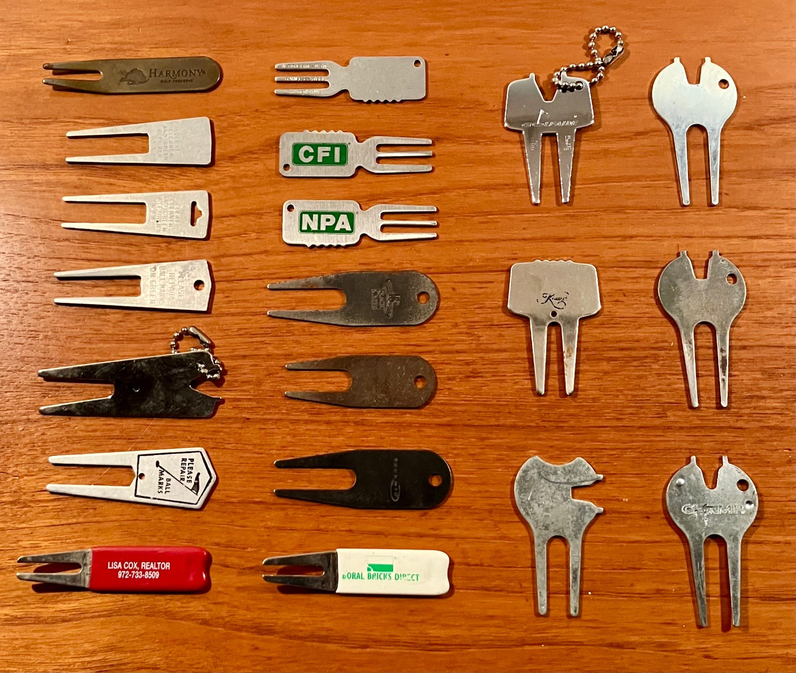 Lot of Twenty (20) Metal Vintage Older Logo Golf Ball Mark Divot Repair Tools