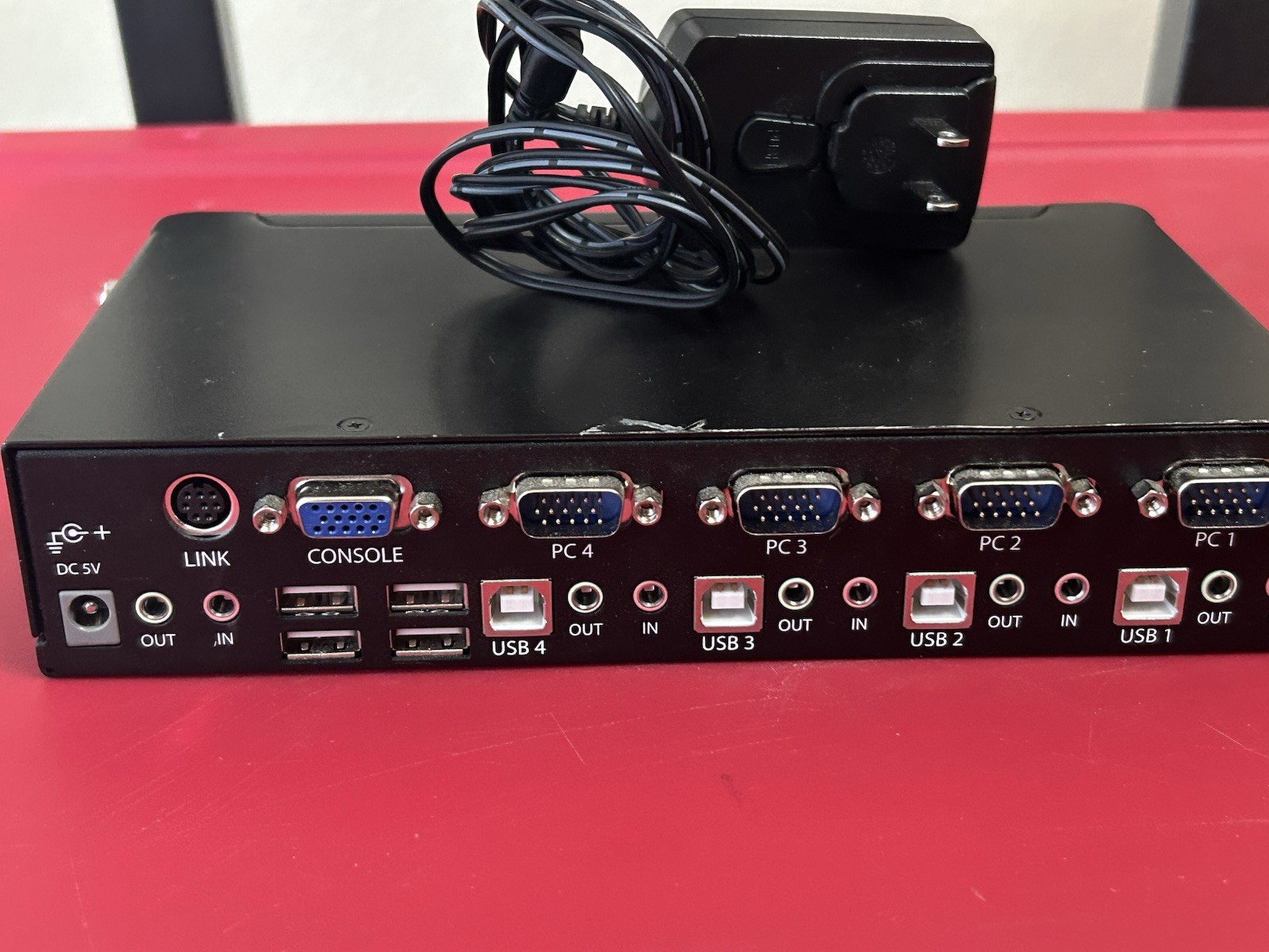 STARTECH 4-Port Rack Mountable USB KVM Switch with Audio & USB Hub SV431USBAE