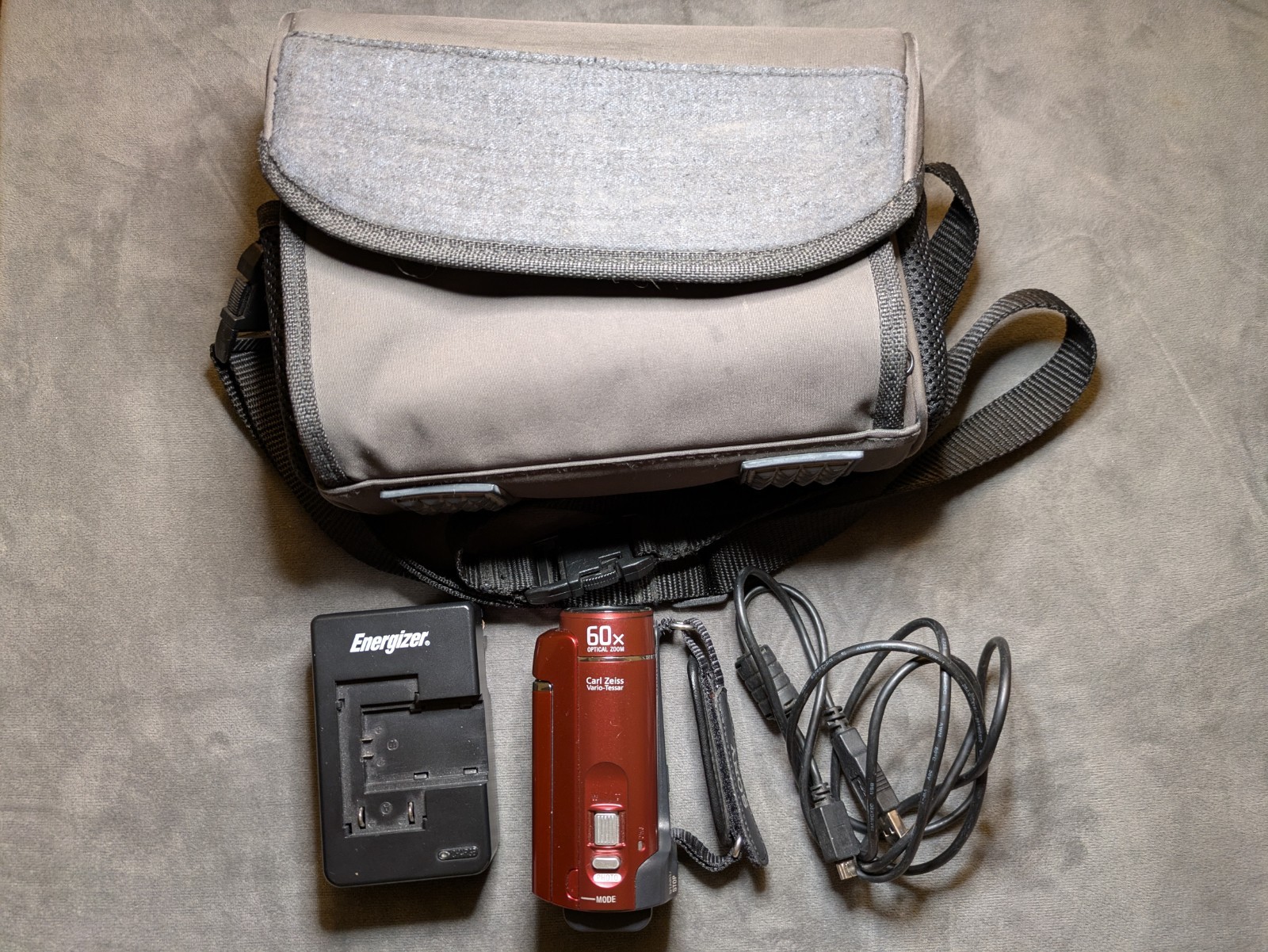 Sony Handycam DCR-SX41 Red 8GB Camcorder – 60x Optical Carl Zeiss Zoom – Tested