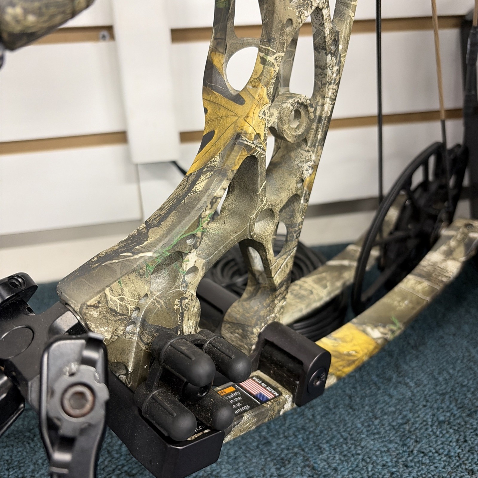 Hoyt Alpha X 30 Camo Compound Bow Package FULLY LOADED
