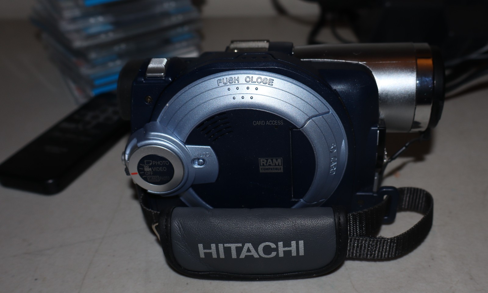Hitachi DVD Camcorder DZ-MV550A – Bundle – Works