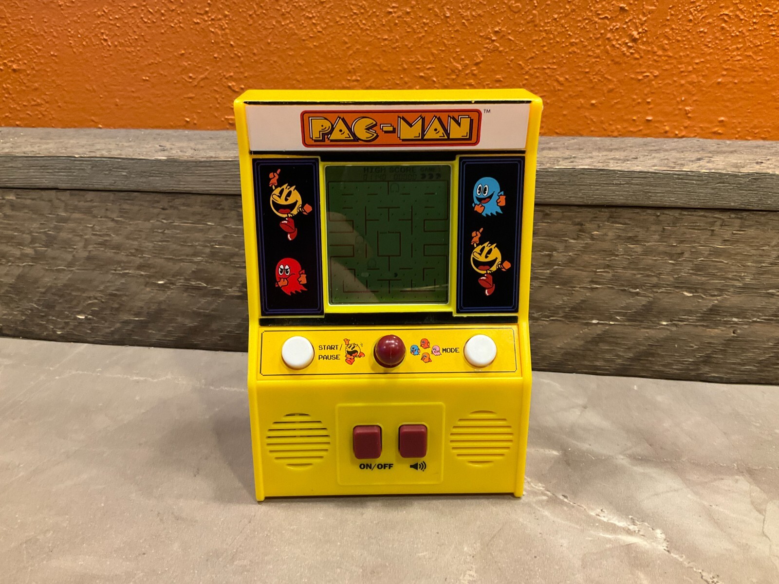 Pac-man Retro Mini Arcade Handheld Game Classic Basic Fun. Bandai Namco. WORKS