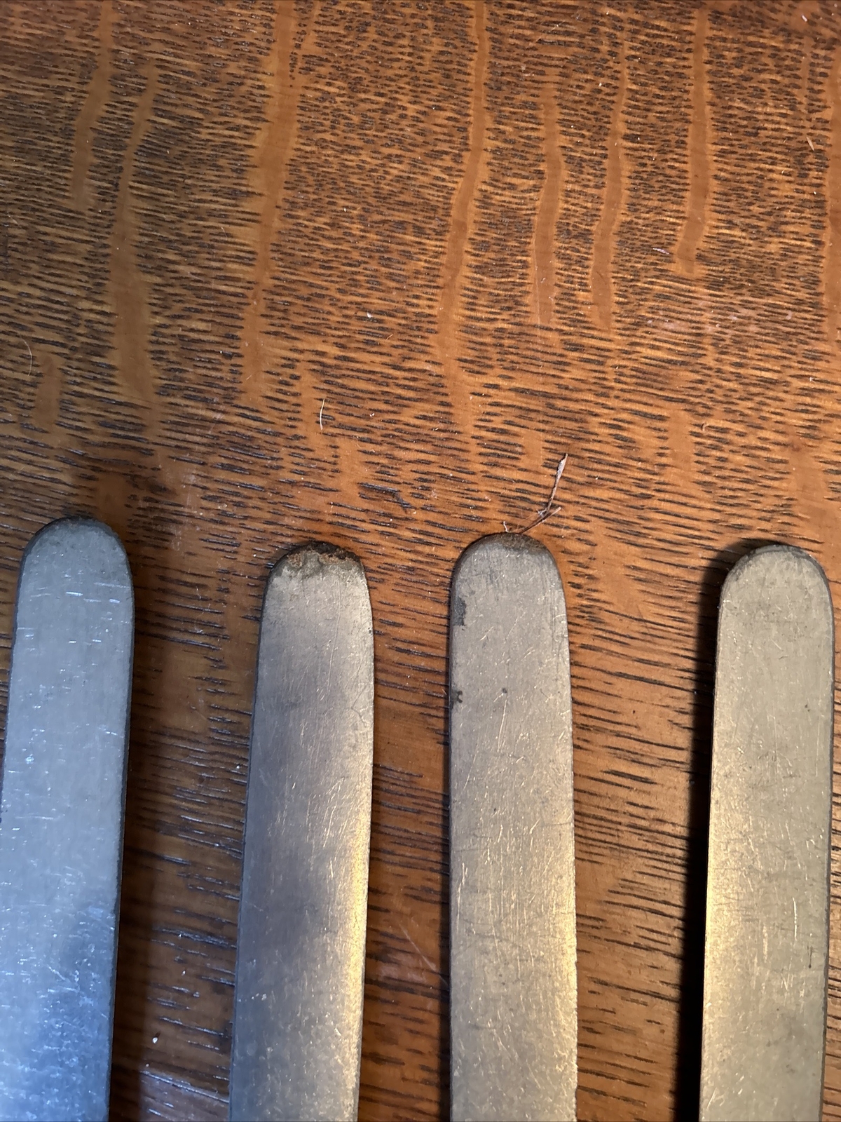 4 Vintage White Bone Handle Metal Blade Knives Rustic Condition