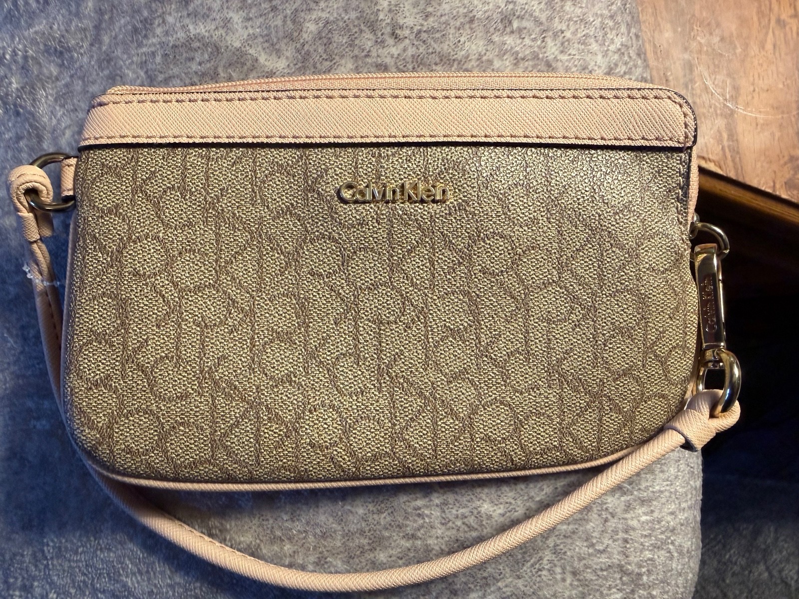 Calvin Klein Wristlet Wallet – Excellent Condition- Clean and with strap