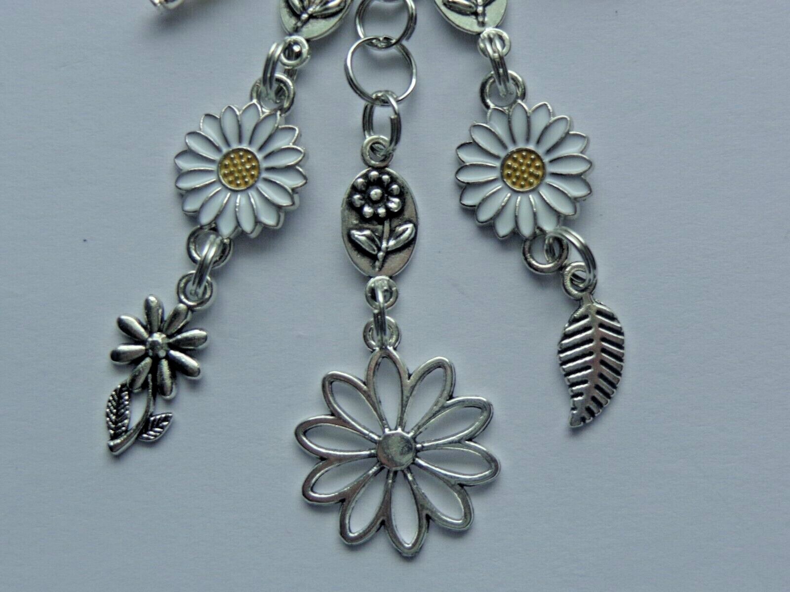 DAISY FLOWERS LEAF KEY CHAIN BAG CHARM PURSE CLIP FOB BACKPACK JUNK JOURNAL