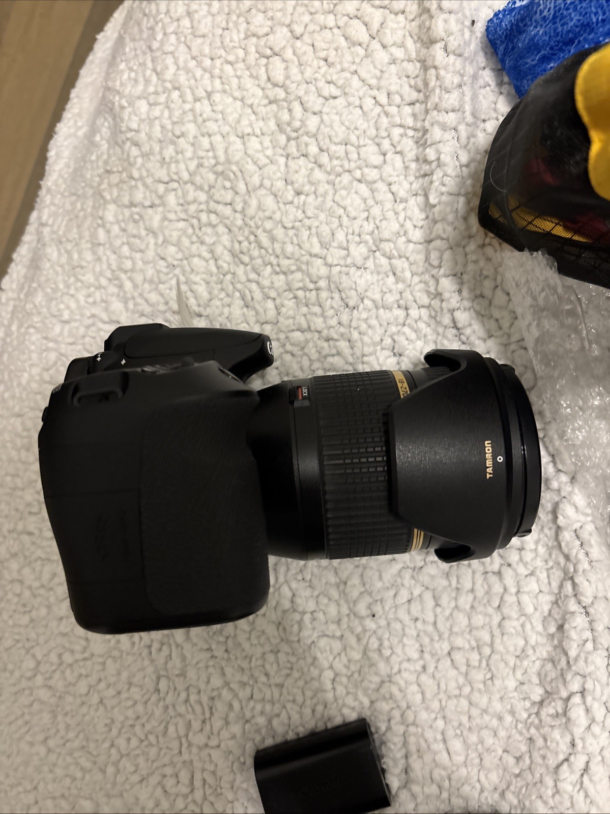 Cannon EOS 60D Bundle: 3 Lenses, Battery & Charger, Video Cords & Camera Bag.