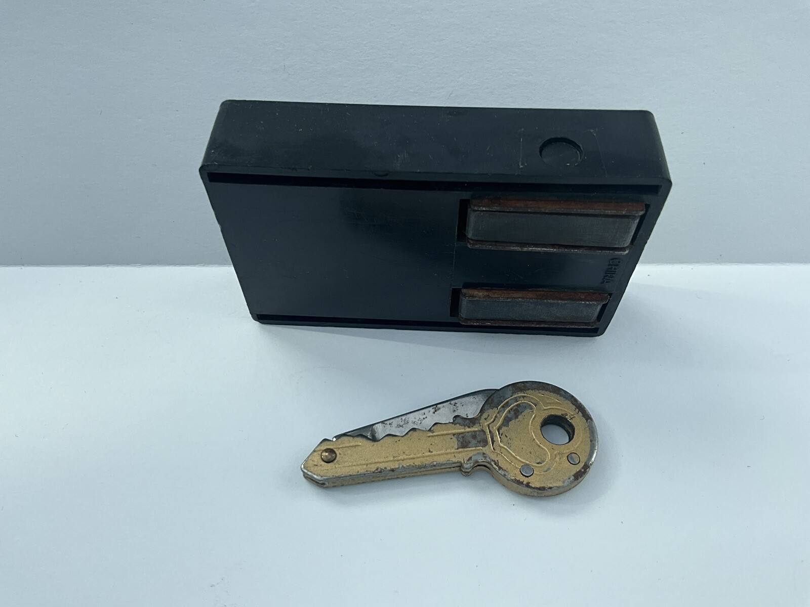 Vintage Axxess Magnetic Hide-A-Key Box
